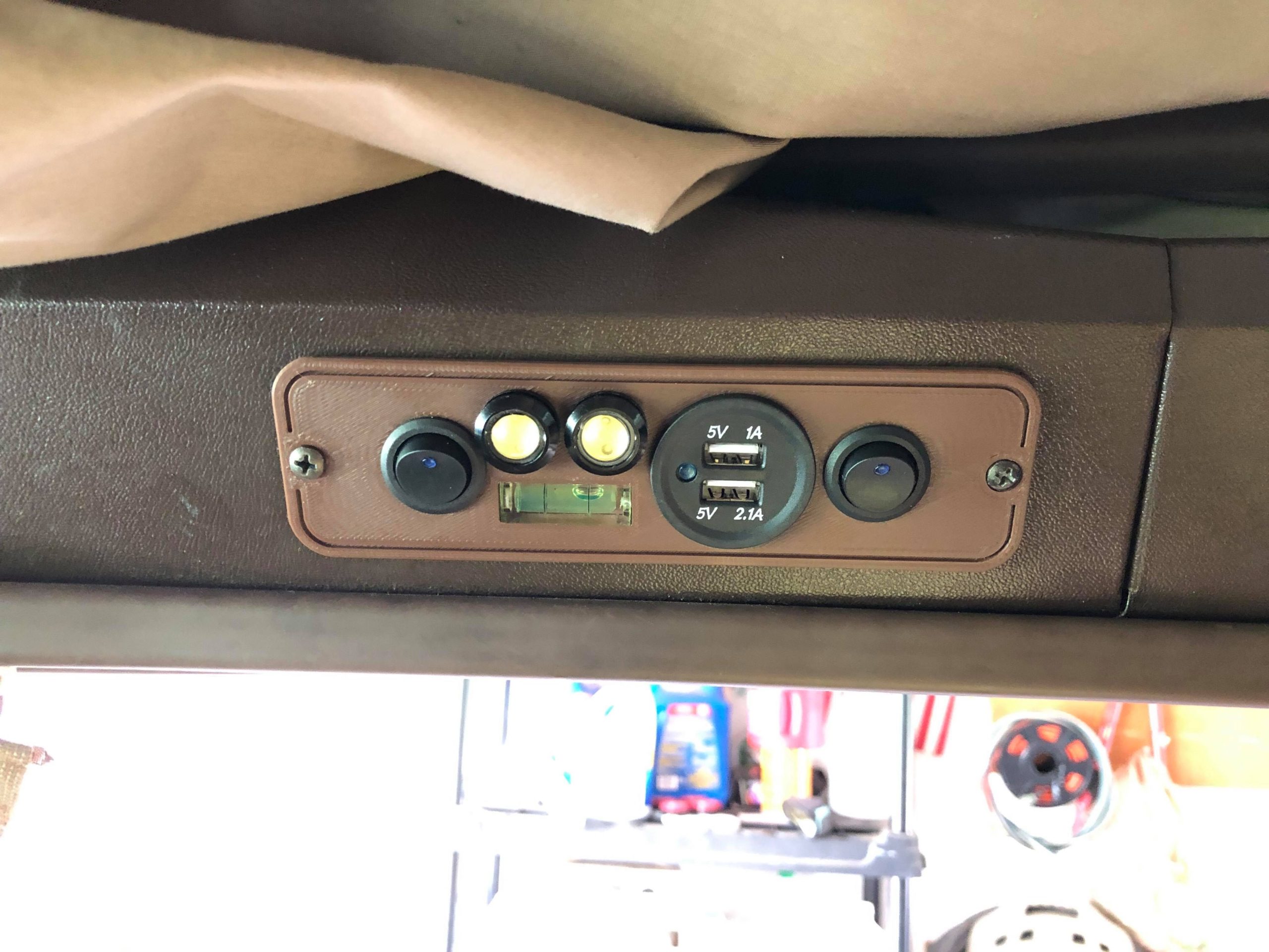 Upperbunk 2 Switch PowerPod® LightPod w/USB and Level - Image 2